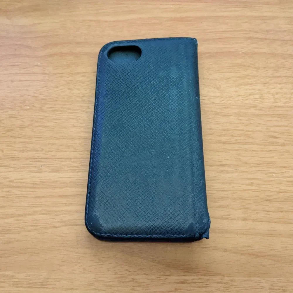 💥PRICE DROP💥Louis Vuitton Taiga Phone Case***
